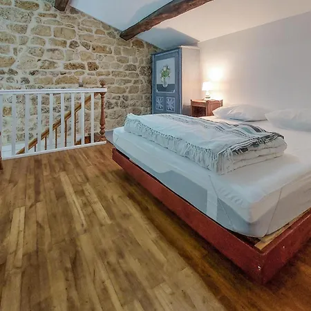 1 Bedroom Cozy In La-gripperie-saint-sym La-Gripperie-Saint-Symphorien