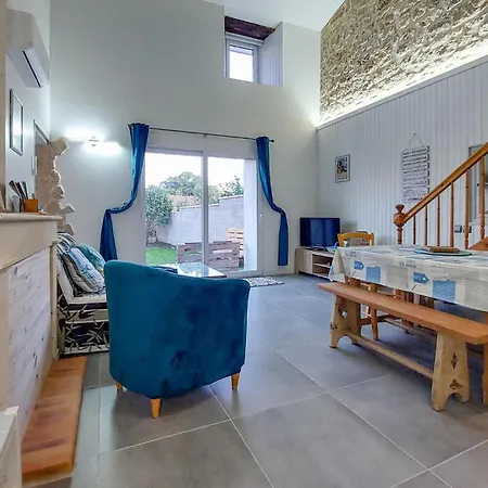 1 Bedroom Cozy In La-gripperie-saint-sym