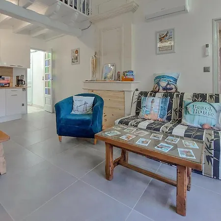 Feriehus 1 Bedroom Cozy In La-gripperie-saint-sym *