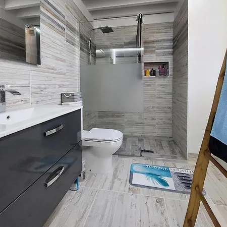 Nyaraló 1 Bedroom Cozy In La-gripperie-saint-sym