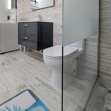 Feriehus 1 Bedroom Cozy In La-gripperie-saint-sym