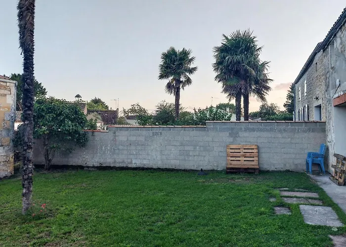 1 Bedroom Cozy In La-gripperie-saint-sym Сasa de vacaciones La-Gripperie-Saint-Symphorien