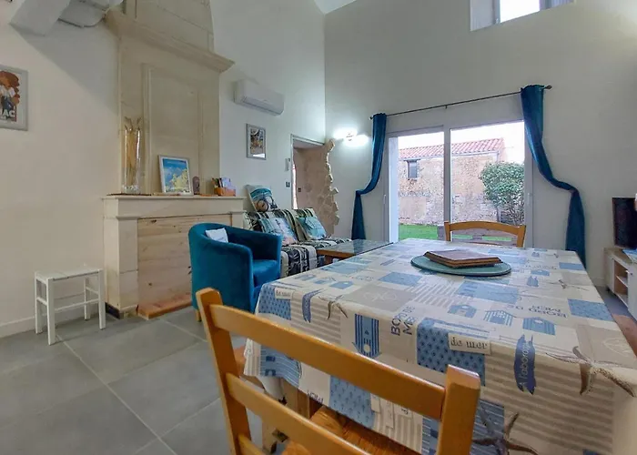 1 Bedroom Cozy In La-gripperie-saint-sym La-Gripperie-Saint-Symphorien