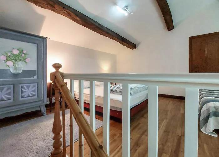 1 Bedroom Cozy In La-gripperie-saint-sym Сasa de vacaciones La-Gripperie-Saint-Symphorien