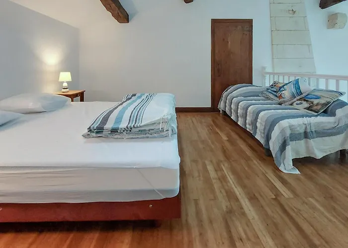 Сasa de vacaciones 1 Bedroom Cozy In La-gripperie-saint-sym *