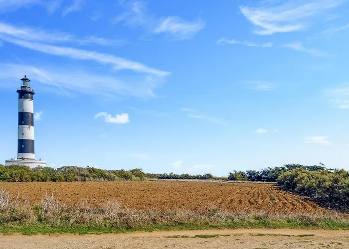 1 Bedroom Cozy In La-gripperie-saint-sym * La-Gripperie-Saint-Symphorien